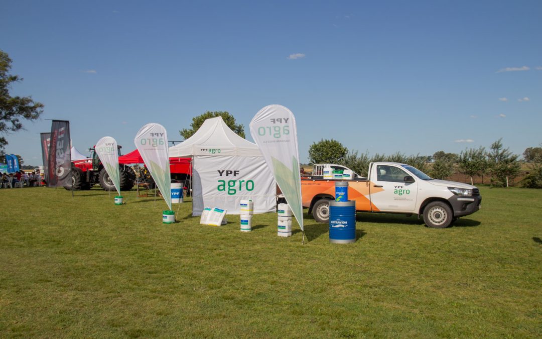 En la UPA de Regional Apresid Bolívar con stand YPF Agro Guazzaroni Greco S.A.