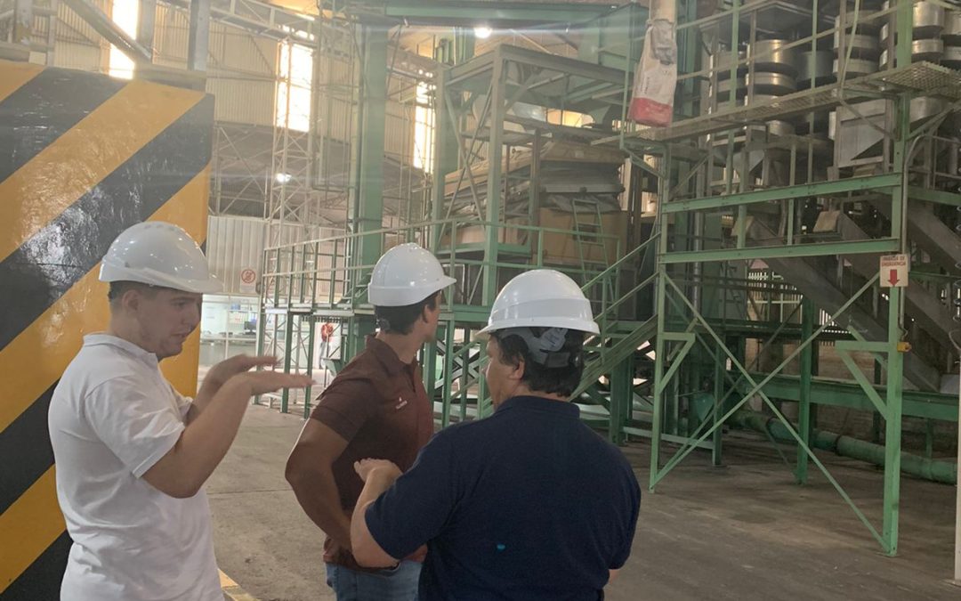 Trabajando en procesos de mejoramiento contínuo con los equipos de manufactura, calidad y logística de GDM.